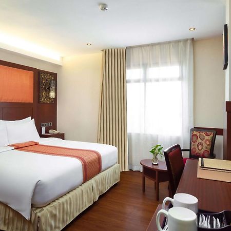 Best Western Plus Makassar Beach Hotel Exterior photo