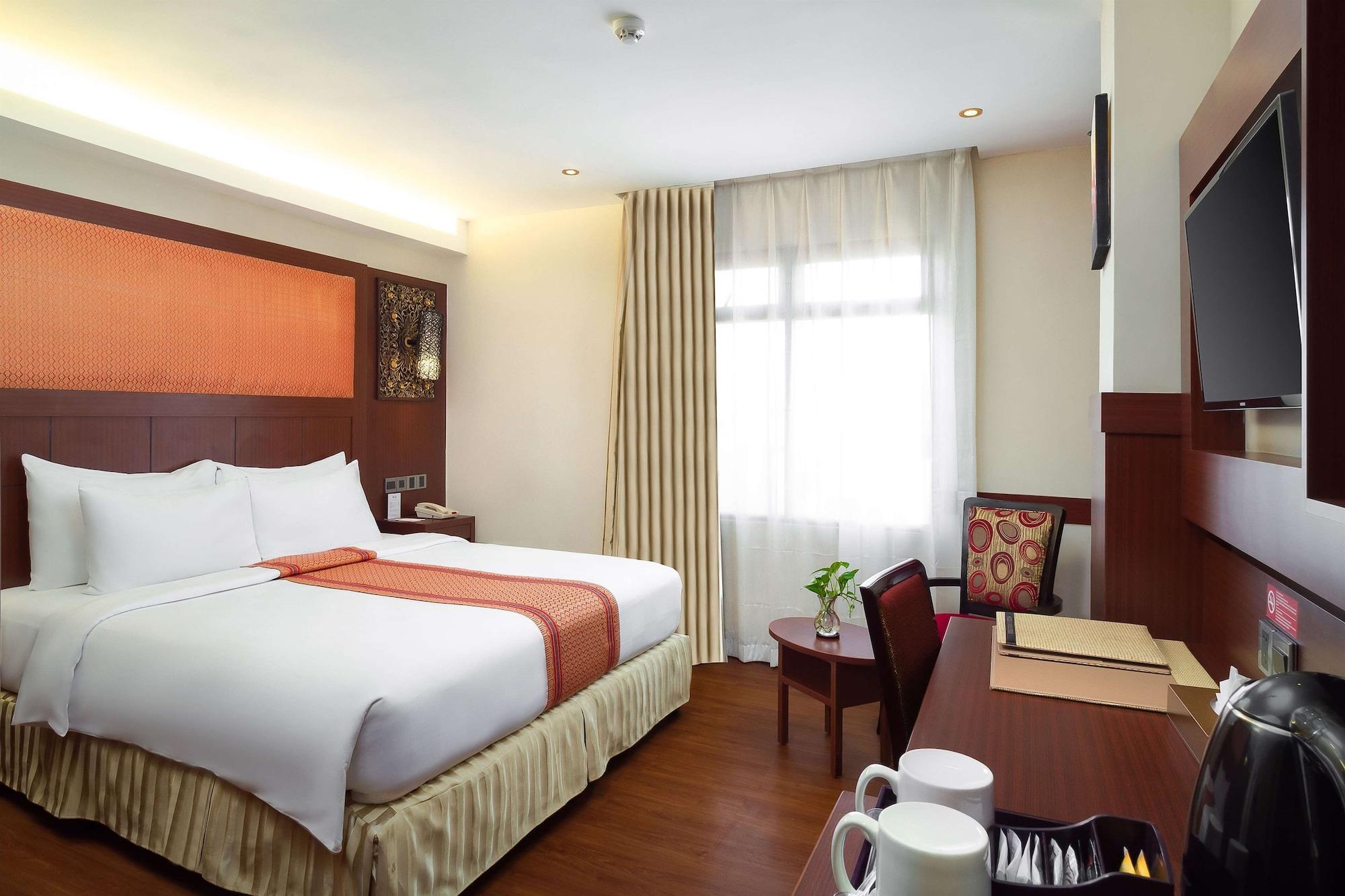 Best Western Plus Makassar Beach Hotel Exterior photo