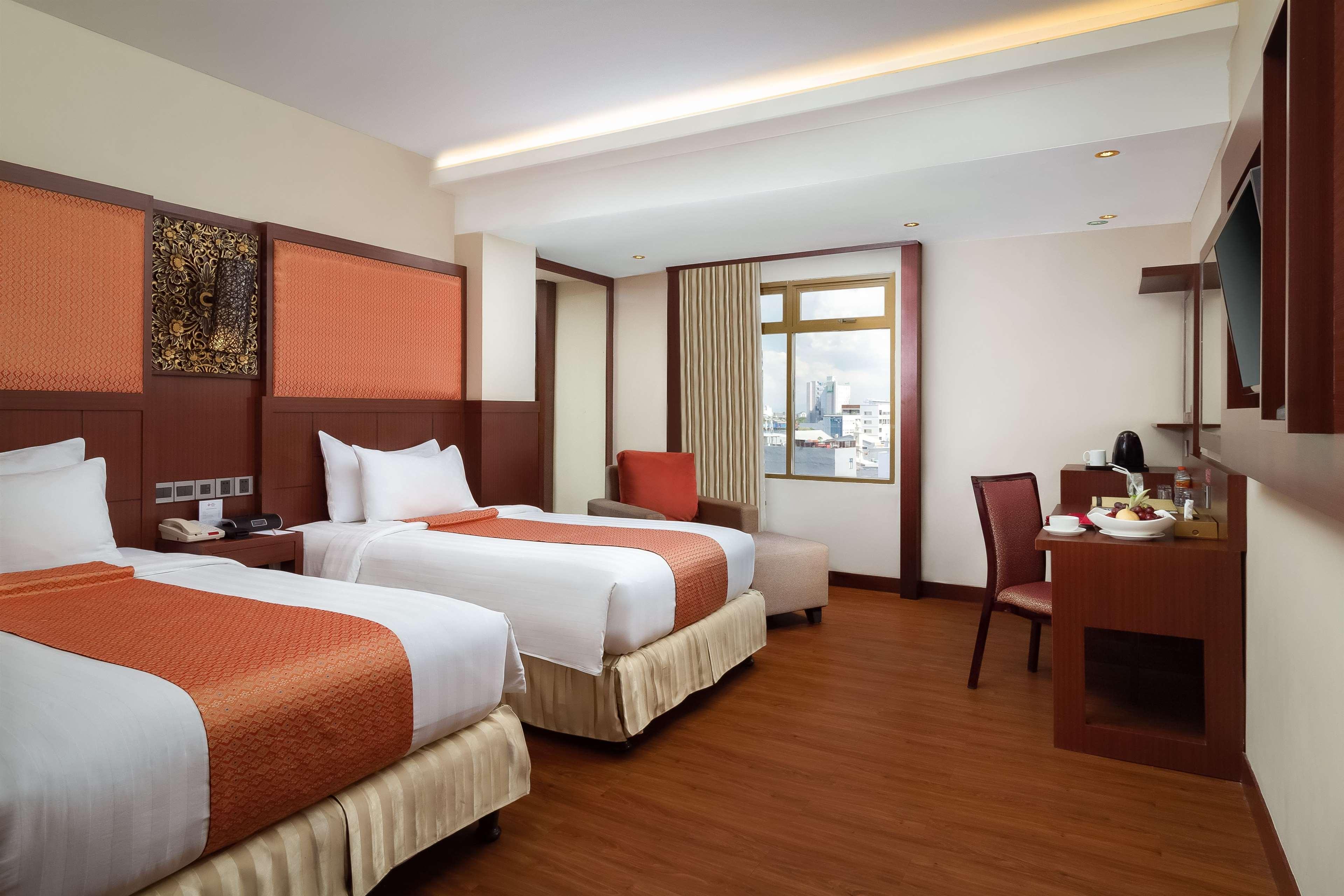 Best Western Plus Makassar Beach Hotel Exterior photo