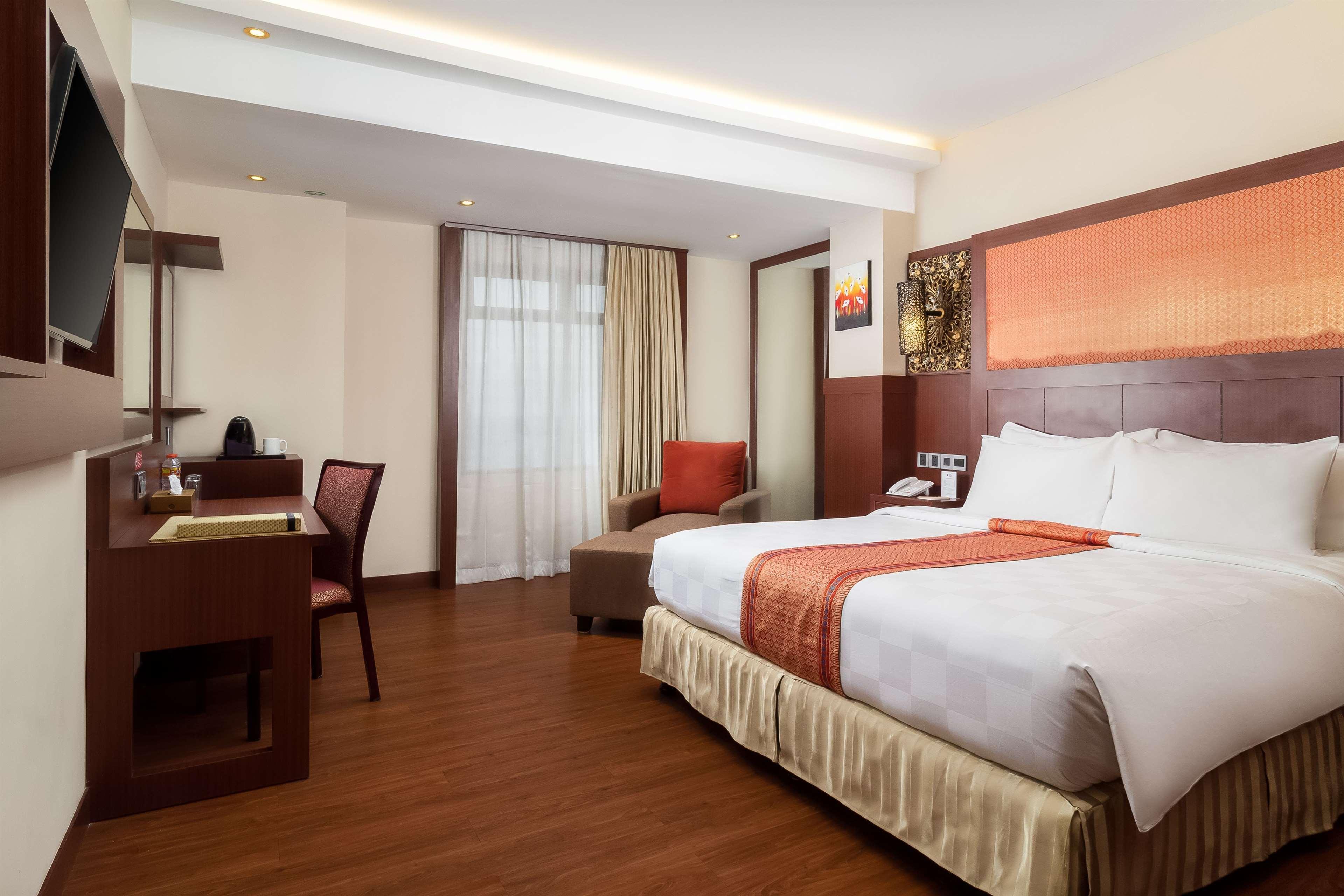 Best Western Plus Makassar Beach Hotel Exterior photo