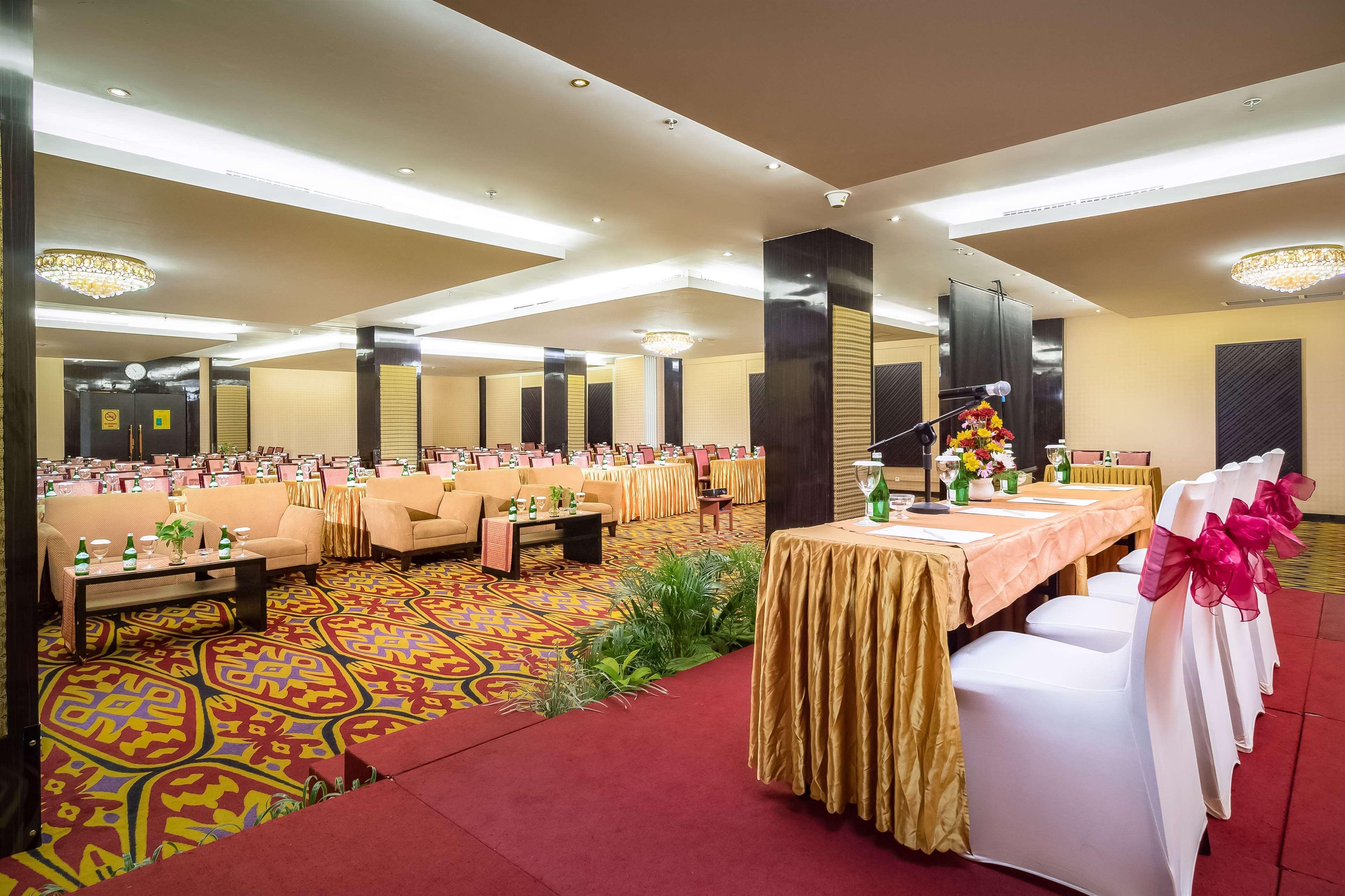 Best Western Plus Makassar Beach Hotel Exterior photo